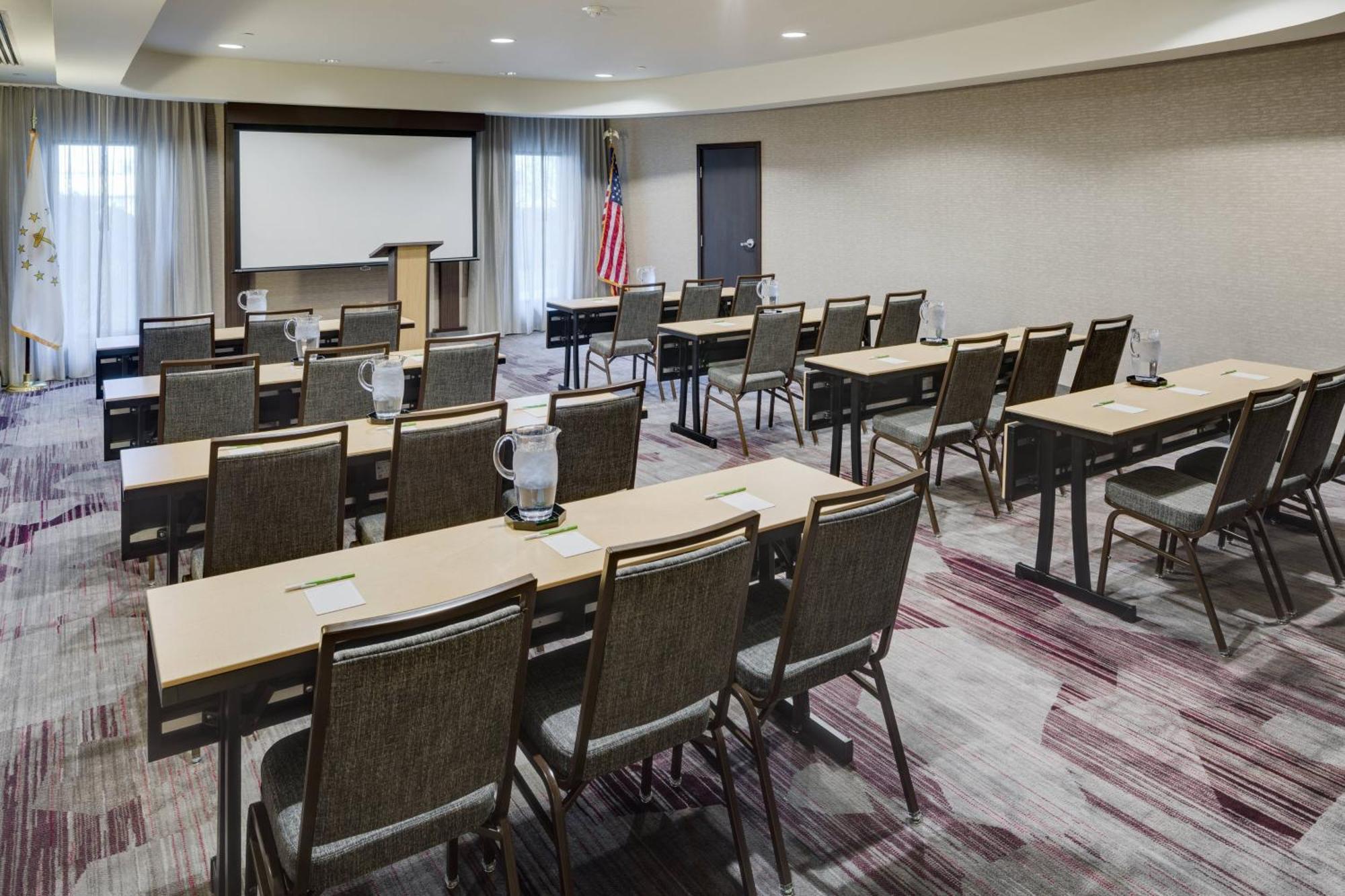 Courtyard By Marriott Providence Warwick Hotel Екстериор снимка