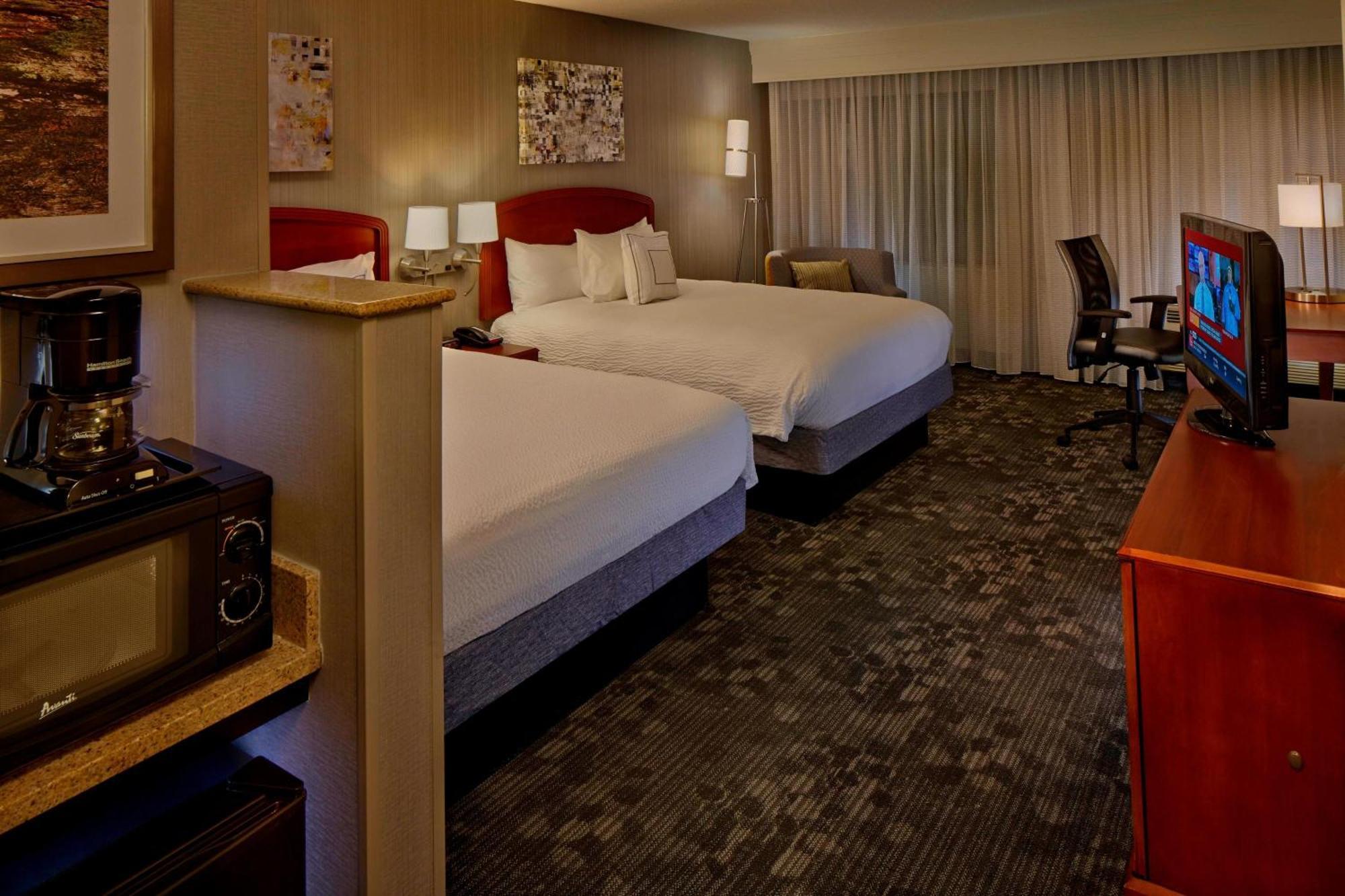 Courtyard By Marriott Providence Warwick Hotel Екстериор снимка
