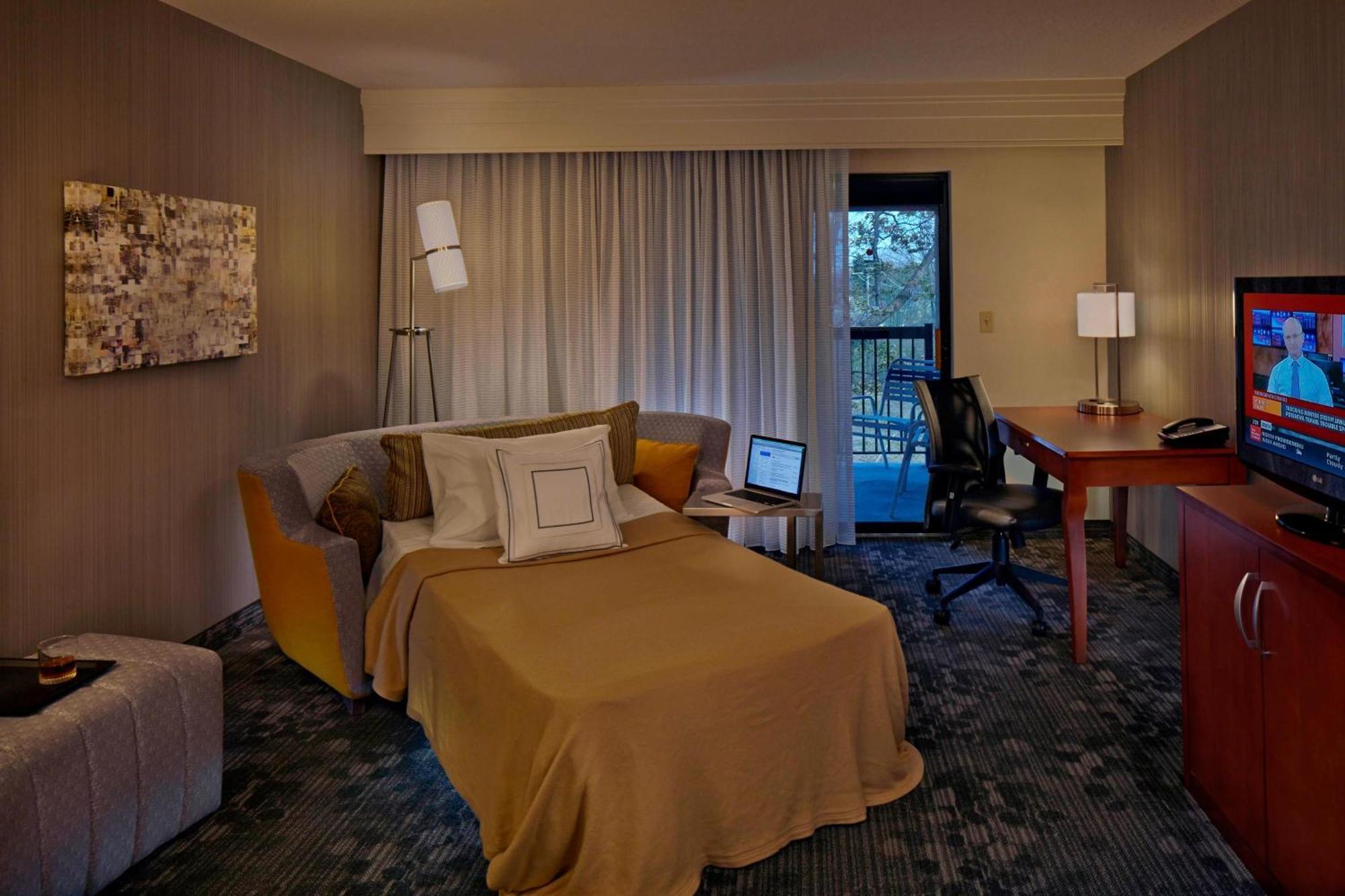 Courtyard By Marriott Providence Warwick Hotel Екстериор снимка