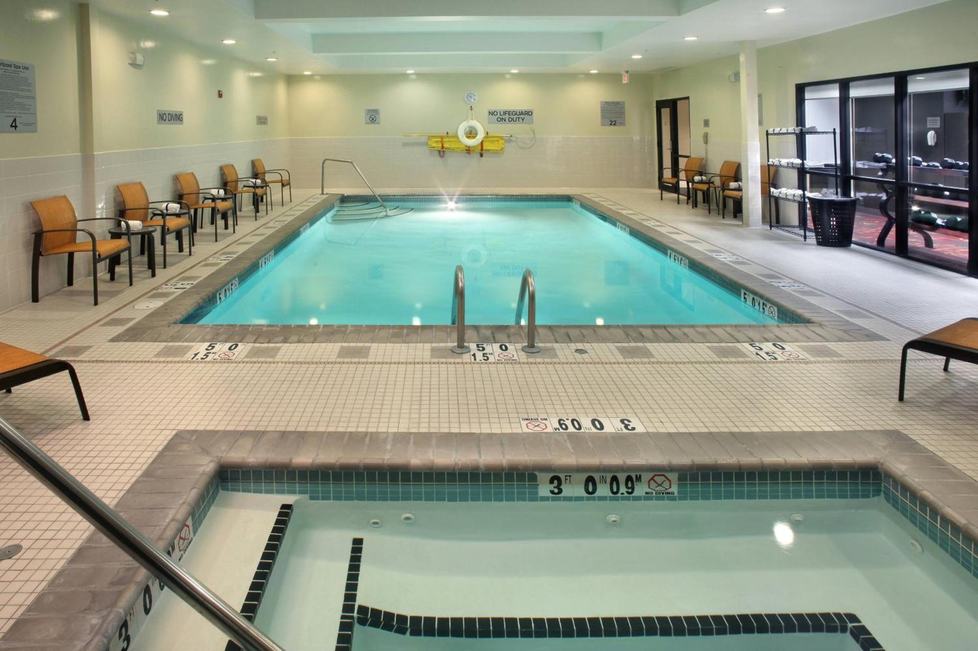 Courtyard By Marriott Providence Warwick Hotel Екстериор снимка