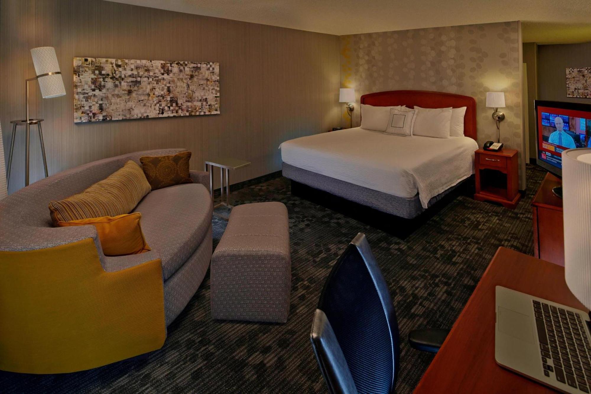 Courtyard By Marriott Providence Warwick Hotel Екстериор снимка
