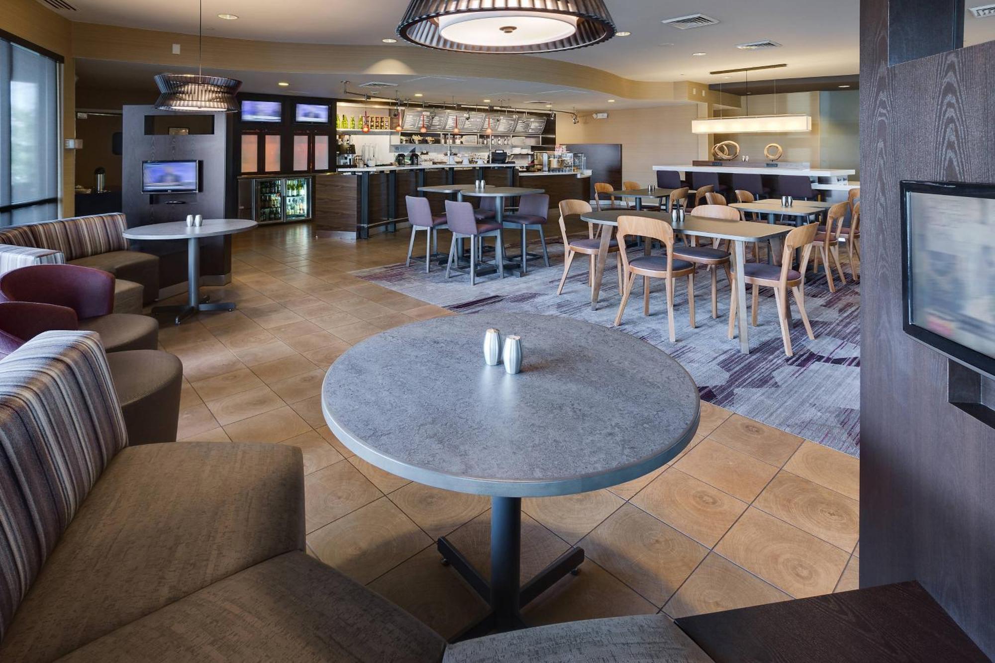 Courtyard By Marriott Providence Warwick Hotel Екстериор снимка