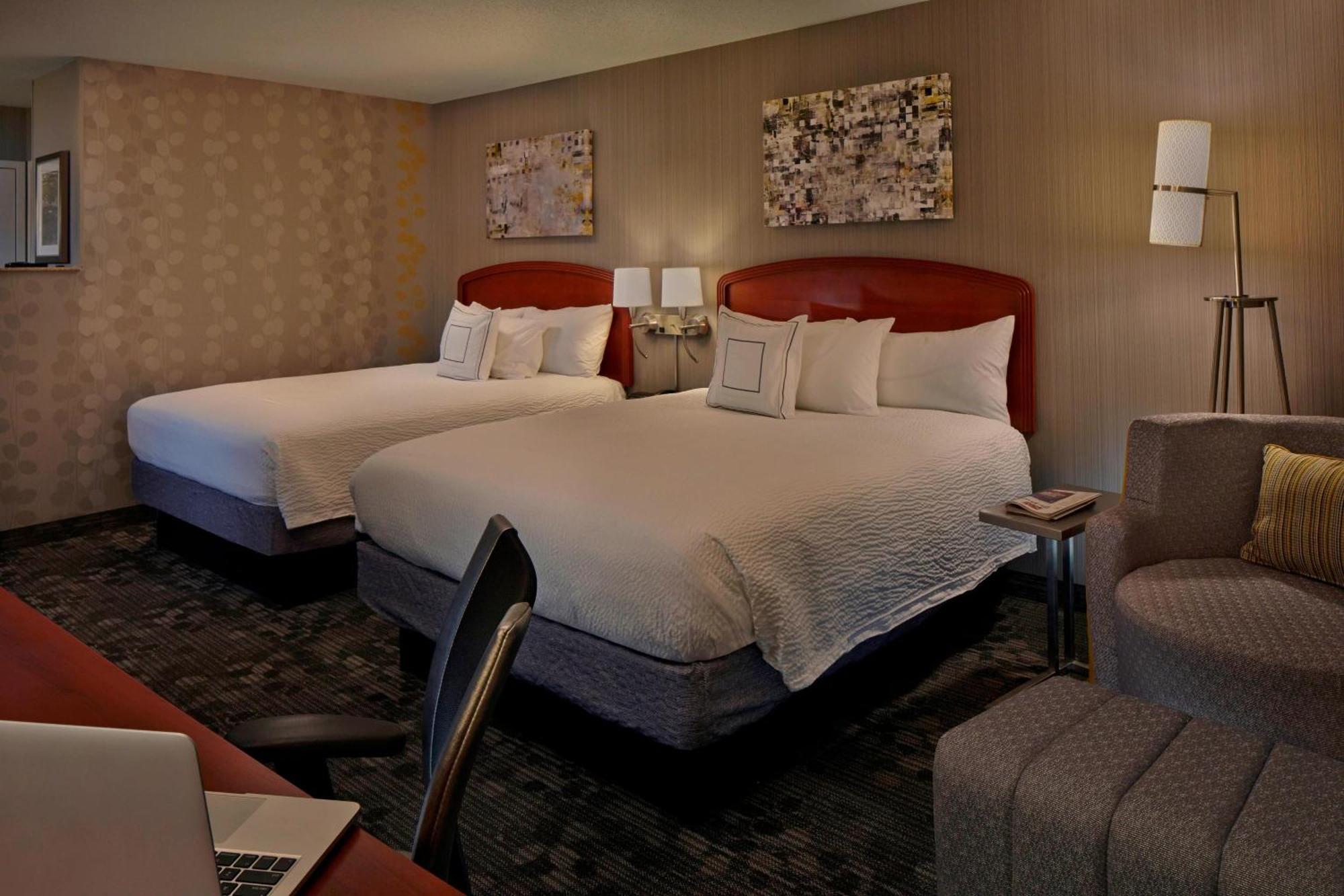 Courtyard By Marriott Providence Warwick Hotel Екстериор снимка