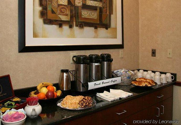 Courtyard By Marriott Providence Warwick Hotel Ресторант снимка