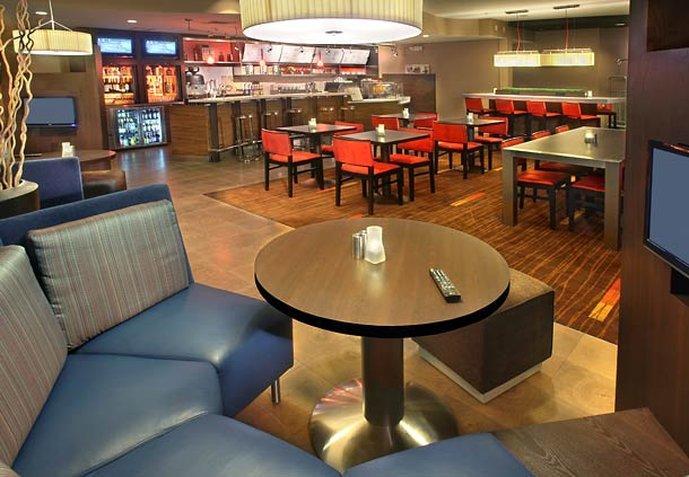 Courtyard By Marriott Providence Warwick Hotel Екстериор снимка
